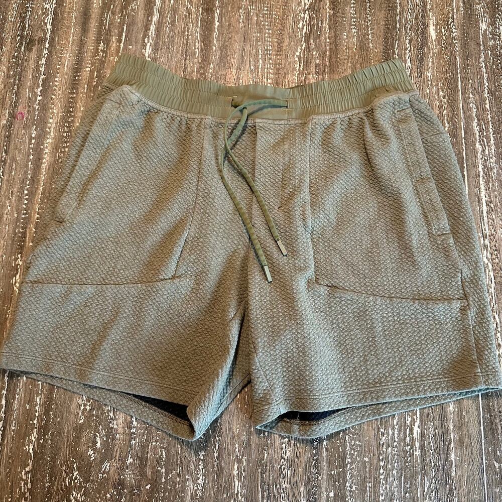 Lululemon Textured At Ease Double Knit Shorts 7” Olive Green Men’s Size XL